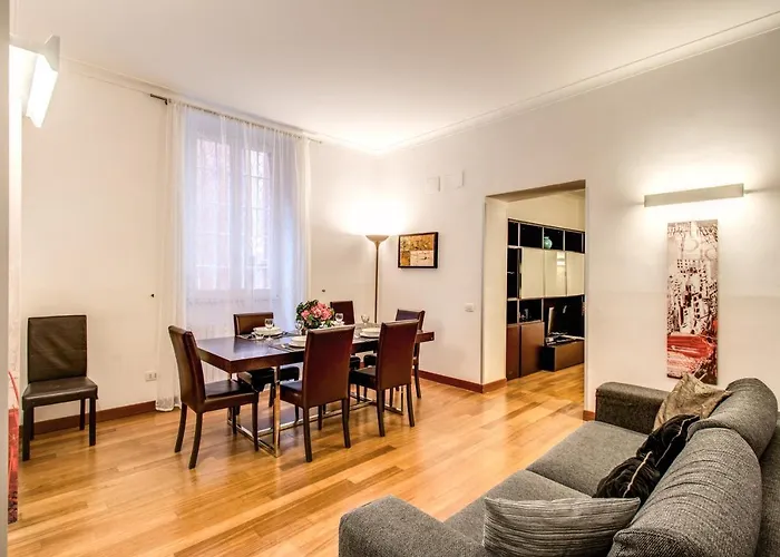 Bernini Near The Trevi Fountain - 4 Bedroom דירה