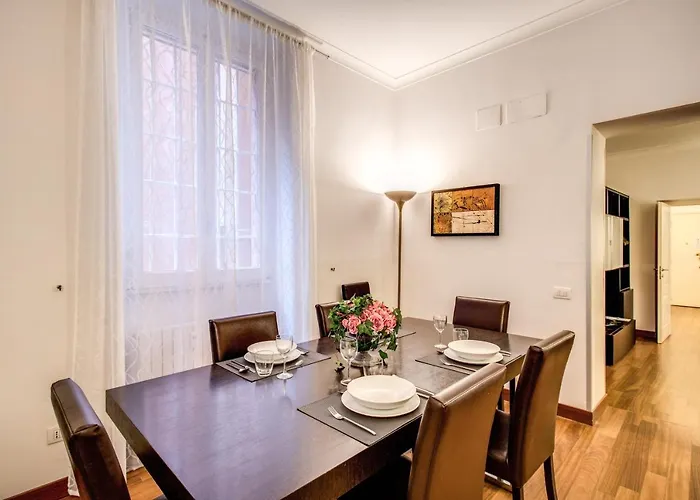 Bernini Near The Trevi Fountain - 4 Bedroom דירה