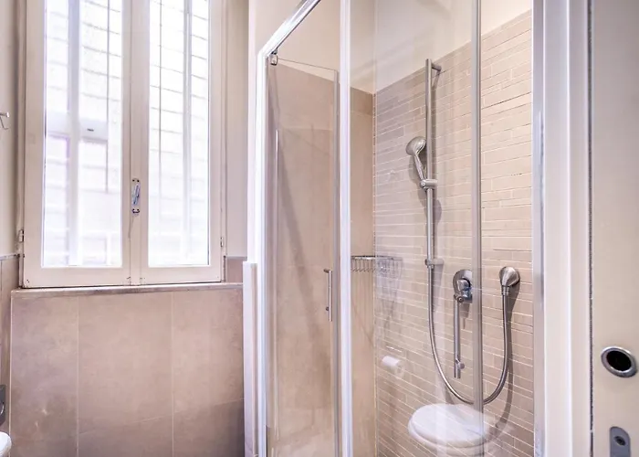 Bernini Near The Trevi Fountain - 4 Bedroom דירה *