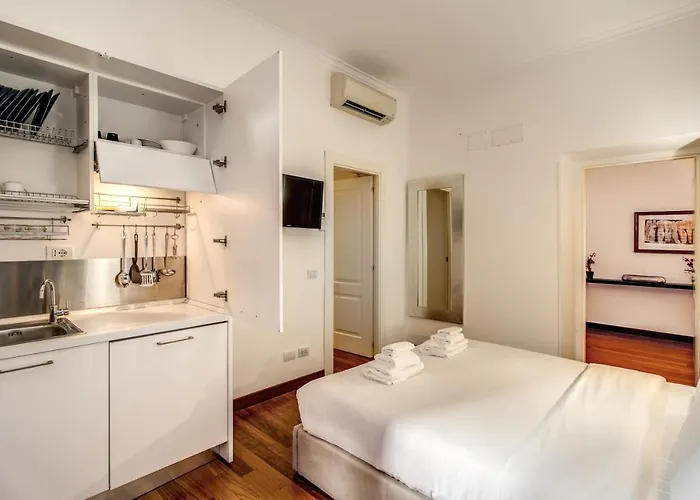 Bernini Near The Trevi Fountain - 4 Bedroom דירה רומא