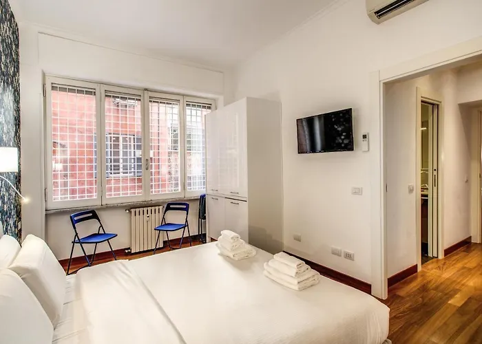 Bernini Near The Trevi Fountain - 4 Bedroom דירה רומא