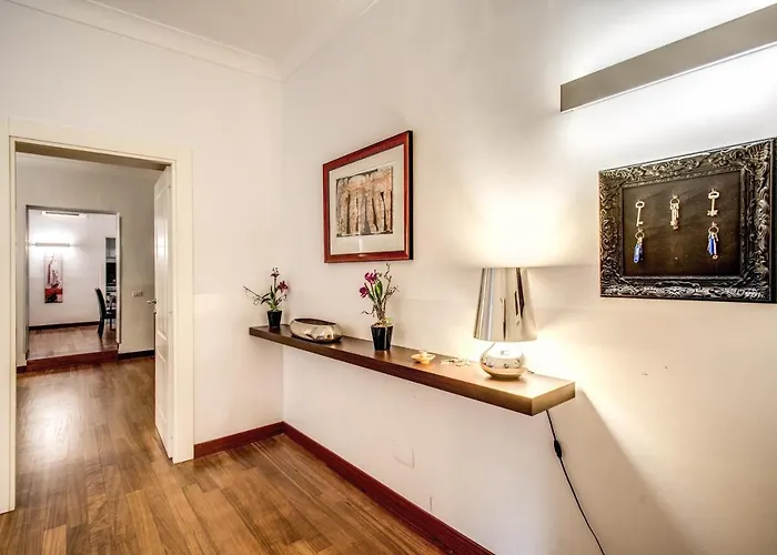 Bernini Near The Trevi Fountain - 4 Bedroom דירה