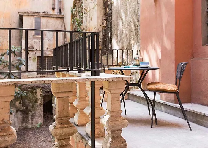 Bernini Near The Trevi Fountain - 4 Bedroom דירה
